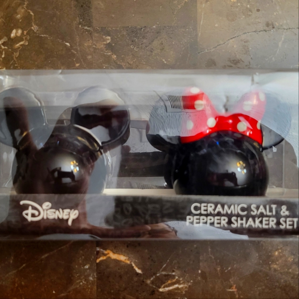 Disney Mickey and Minnie Mouse salt and pepper shakers